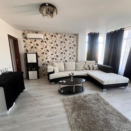 Sunset Holiday Home Бухарест Экстерьер фото